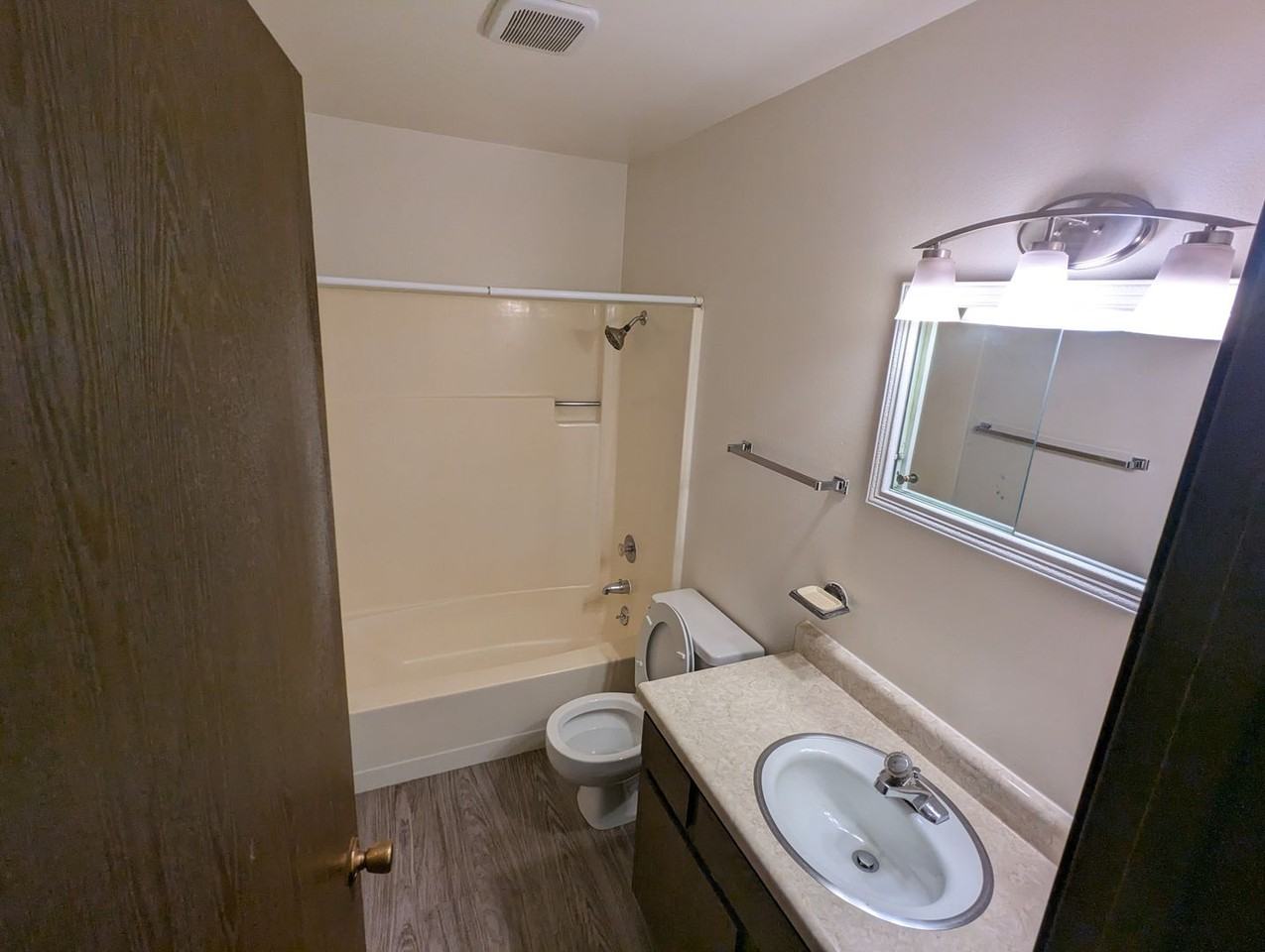 LIN1450 - Photo 3 of 8