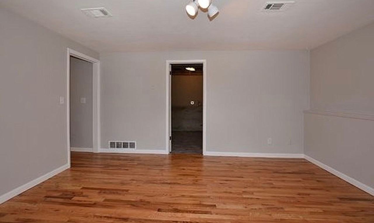 325 N Roosevelt Ave - Photo 7 of 31