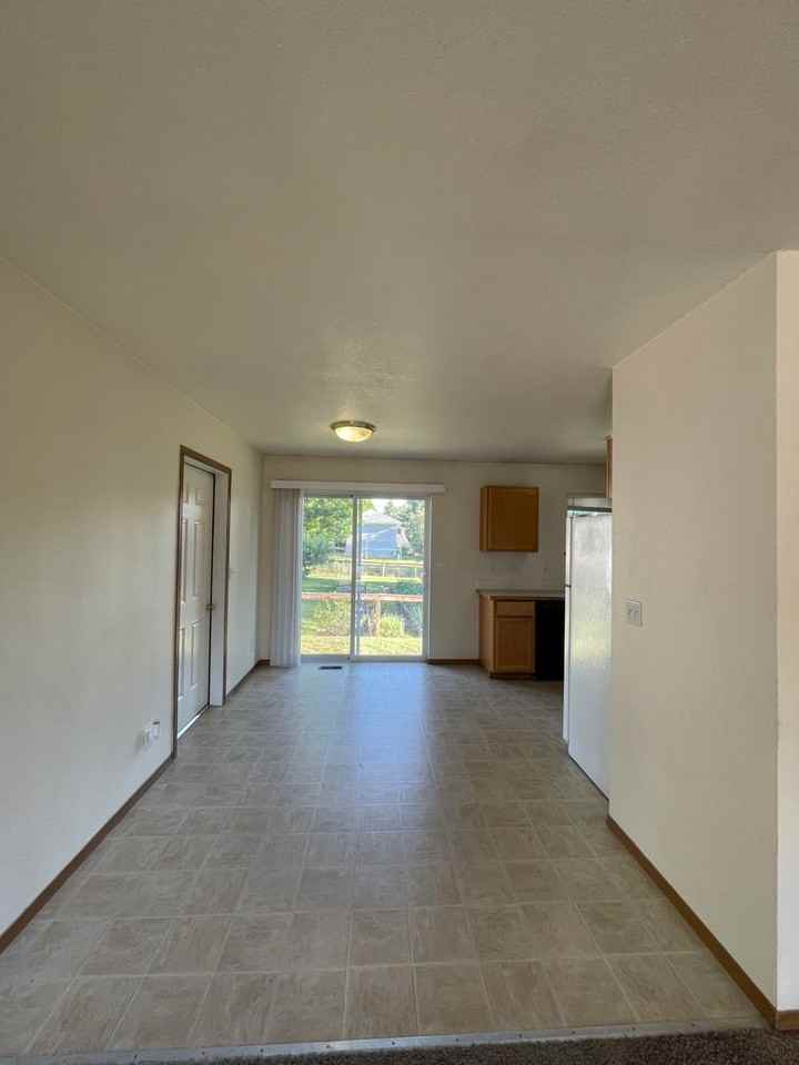 830 E Locust Ave - Photo 6 of 25