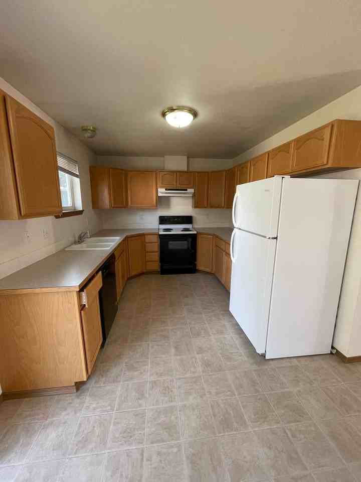 830 E Locust Ave - Photo 7 of 25