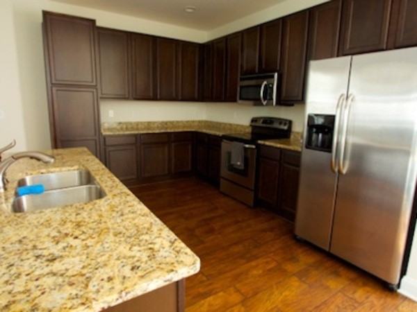 230 Larissa Dr - Photo 5 of 10