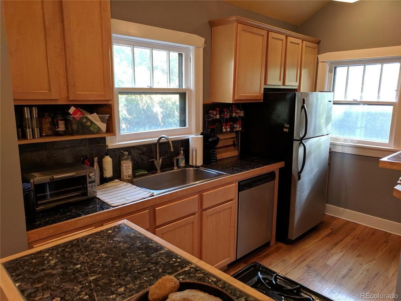 1425 Dexter St - Photo 5 of 21