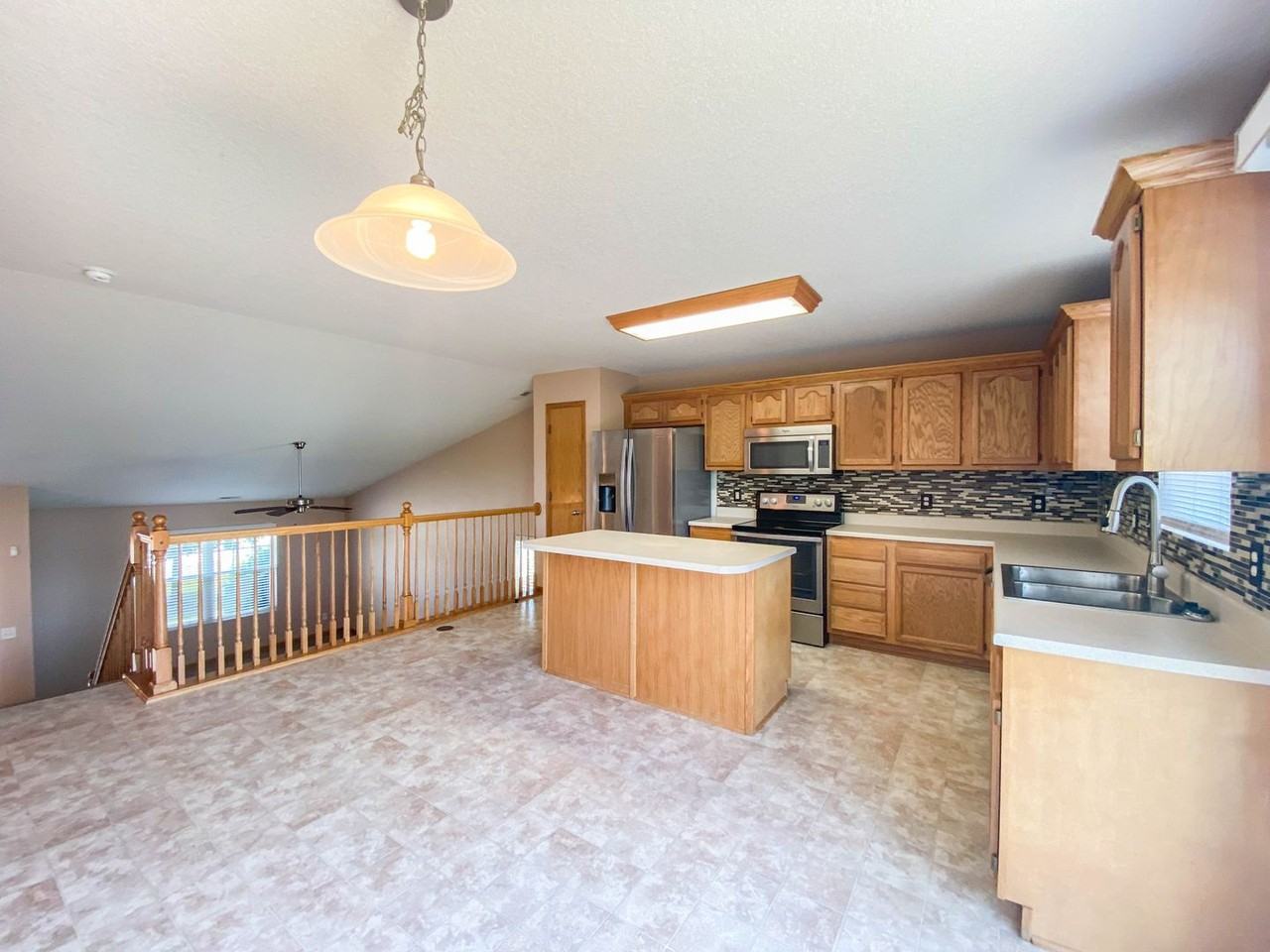 450 Se Westgate Dr - Photo 4 of 20