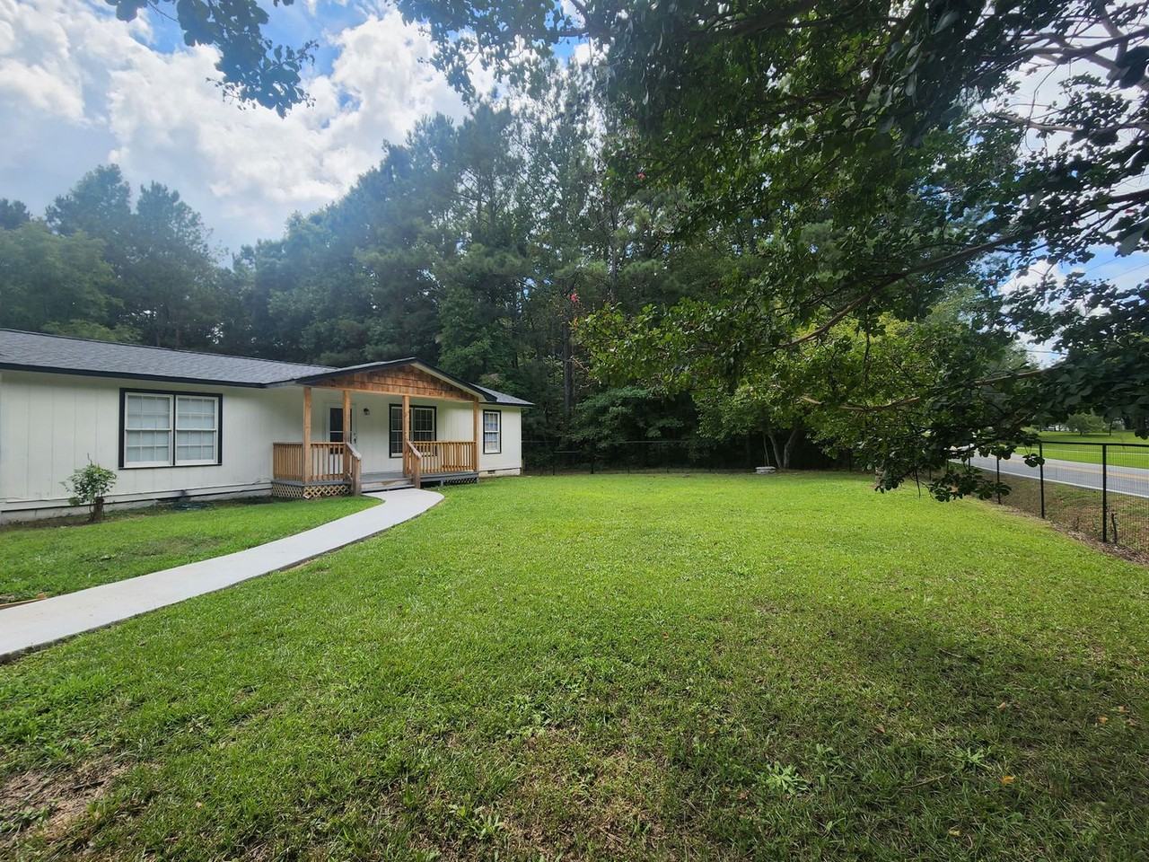 558 Mount Moriah Rd - Photo 2 of 37