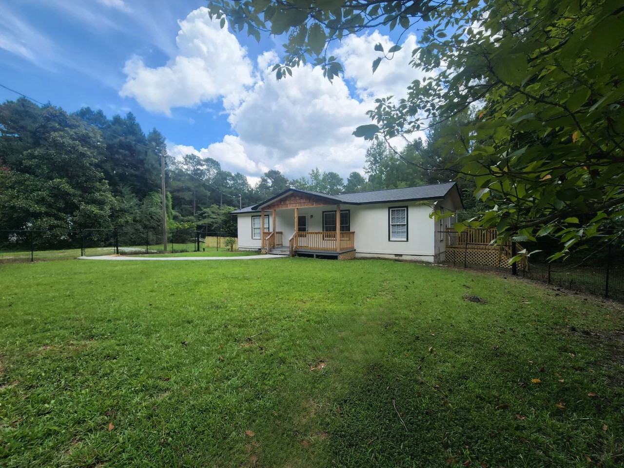 558 Mount Moriah Rd - Photo 3 of 37