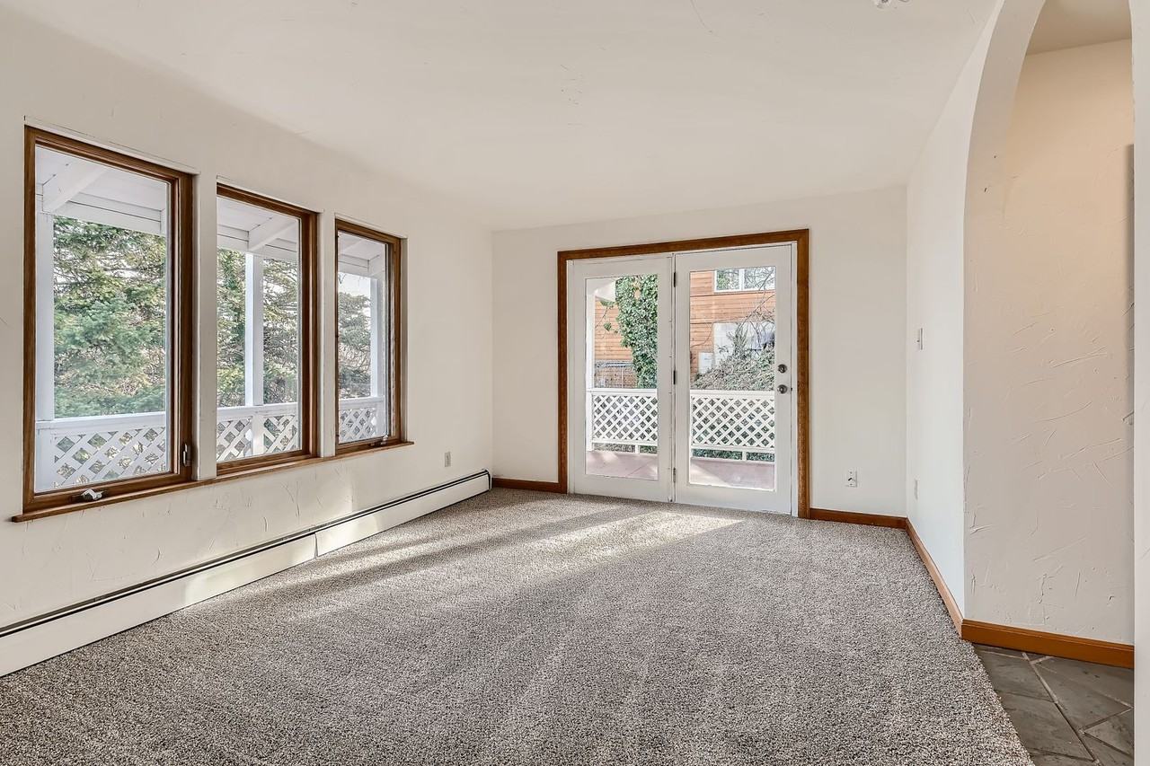 1045 Gilbert St - Photo 7 of 31