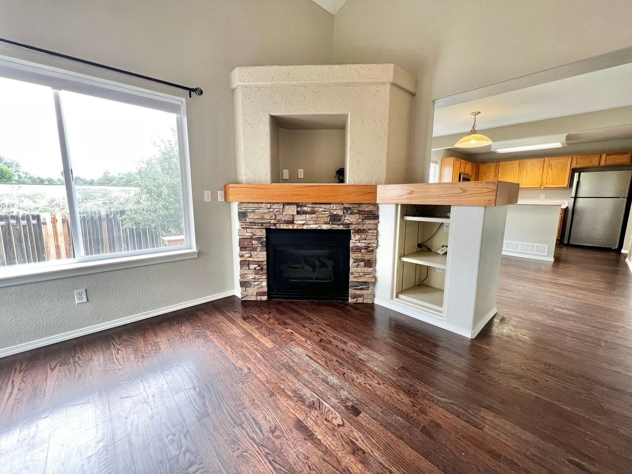 1800 Antero Ct - Photo 4 of 35