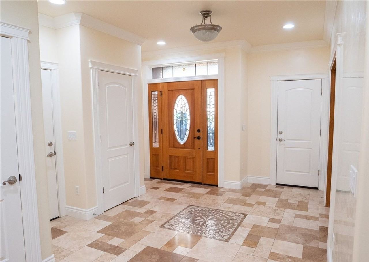 9237 124th Ave Ne - Photo 2 of 33