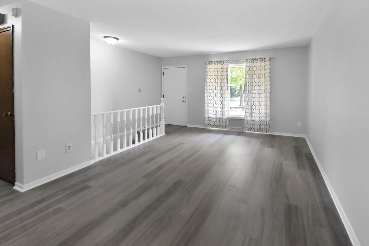 1155 N Hampton Dr Ne - Photo 3 of 16