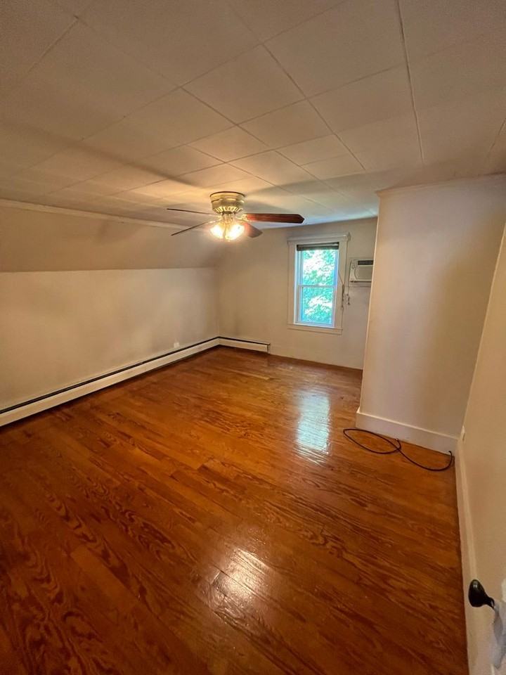 19 Oxford Street - Photo 3 of 7