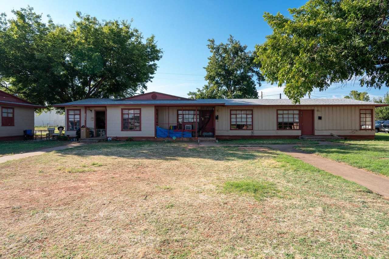 4009 Redbud Cir - Photo 3 of 31