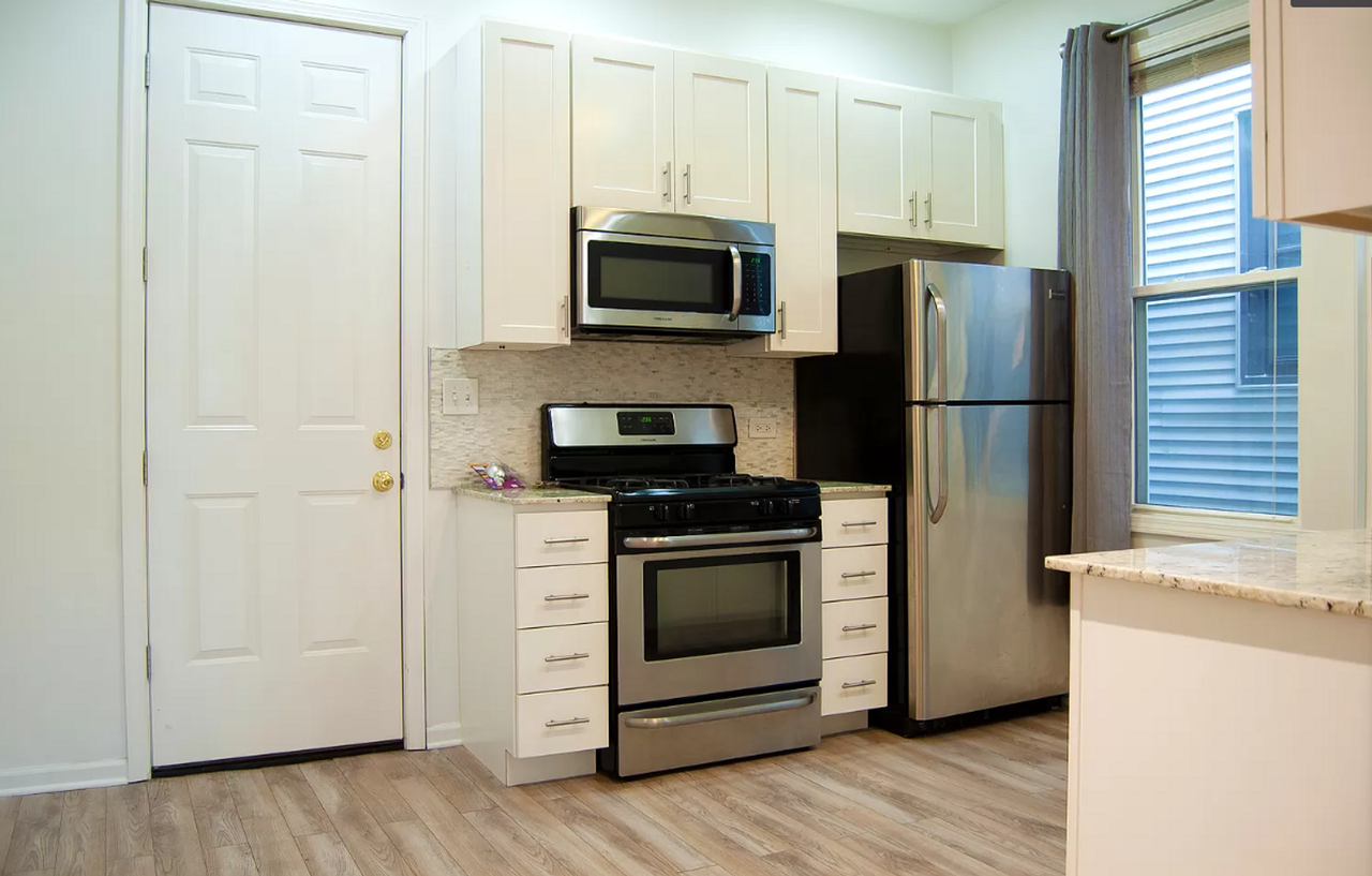 2649 North Wayne Avenue Chicago, IL 60614 - Photo 2 of 32