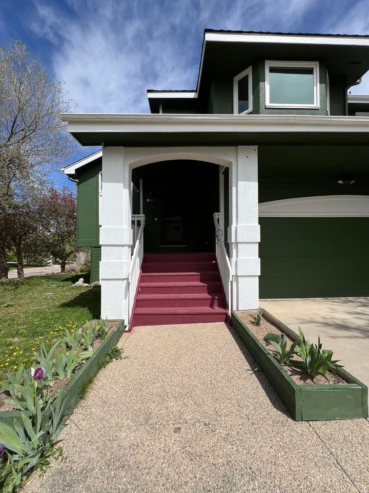 955 Utica Cir - Photo 2 of 33