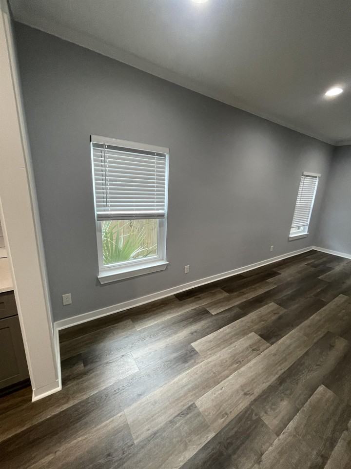 1106 W Gregory St #1106 - Photo 3 of 40