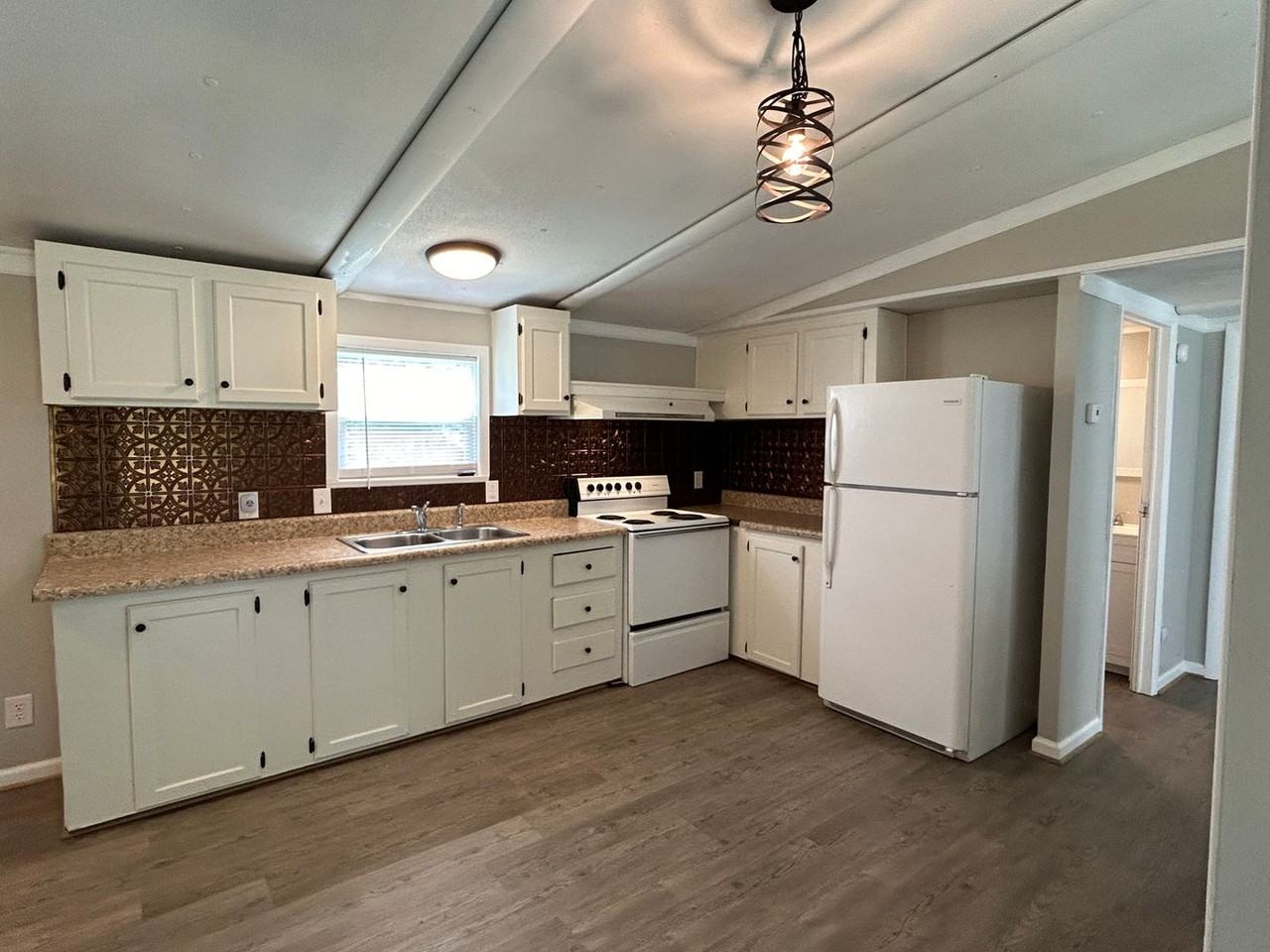608 Wana Ave - Photo 2 of 12