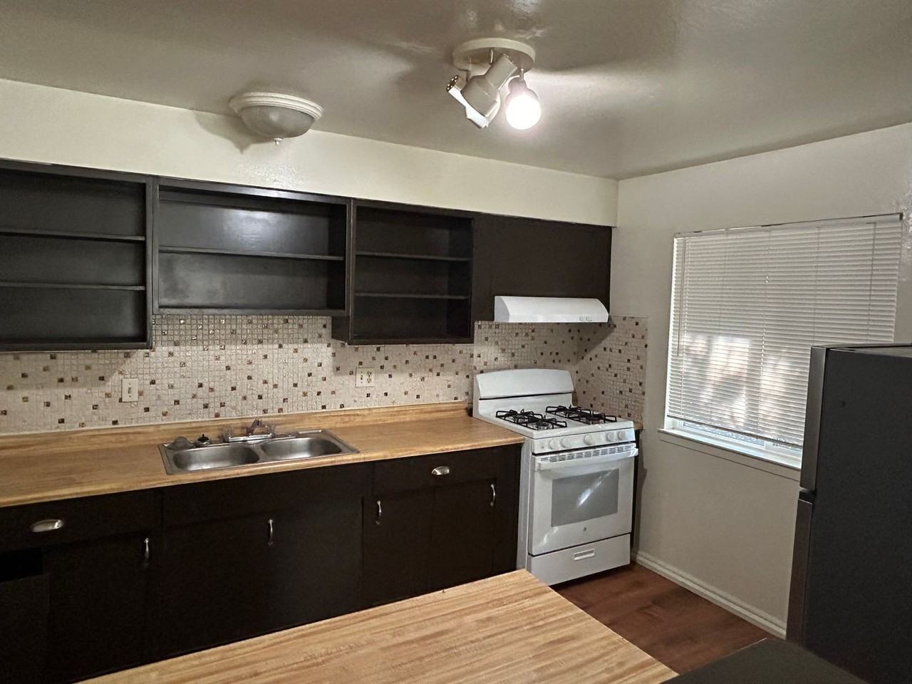 1512 Pomona Ave - Photo 2 of 5