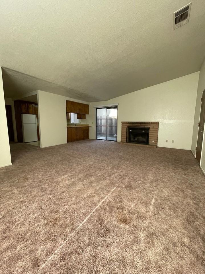 616 616 W Yosemite - Photo 2 of 24