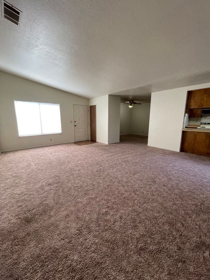 616 616 W Yosemite - Photo 3 of 24