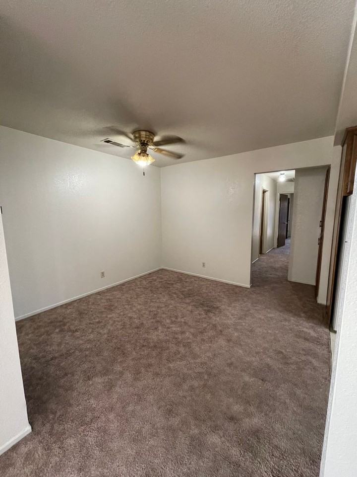 616 616 W Yosemite - Photo 4 of 24