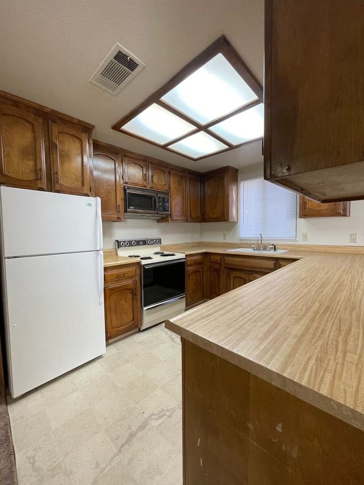 616 616 W Yosemite - Photo 6 of 24