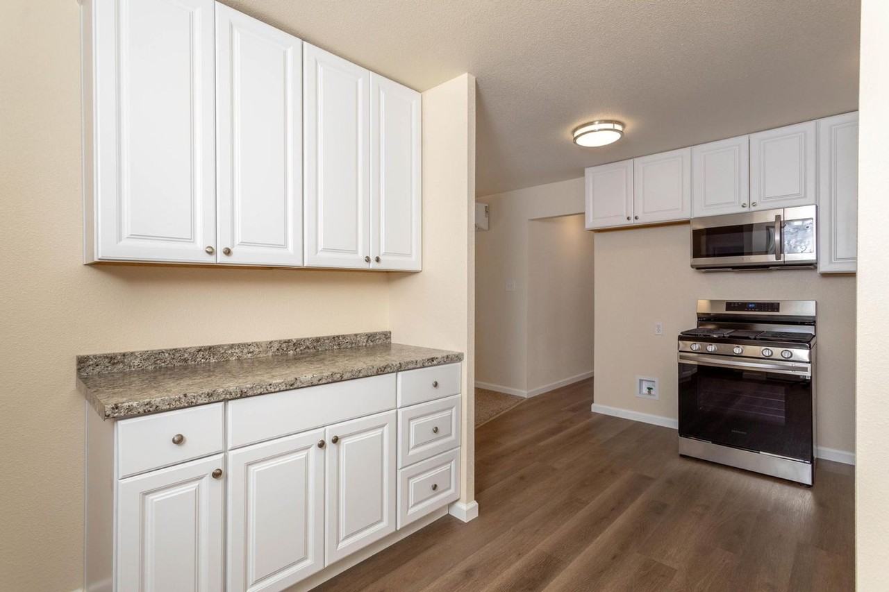 2952 Larkin Ave - Photo 3 of 19