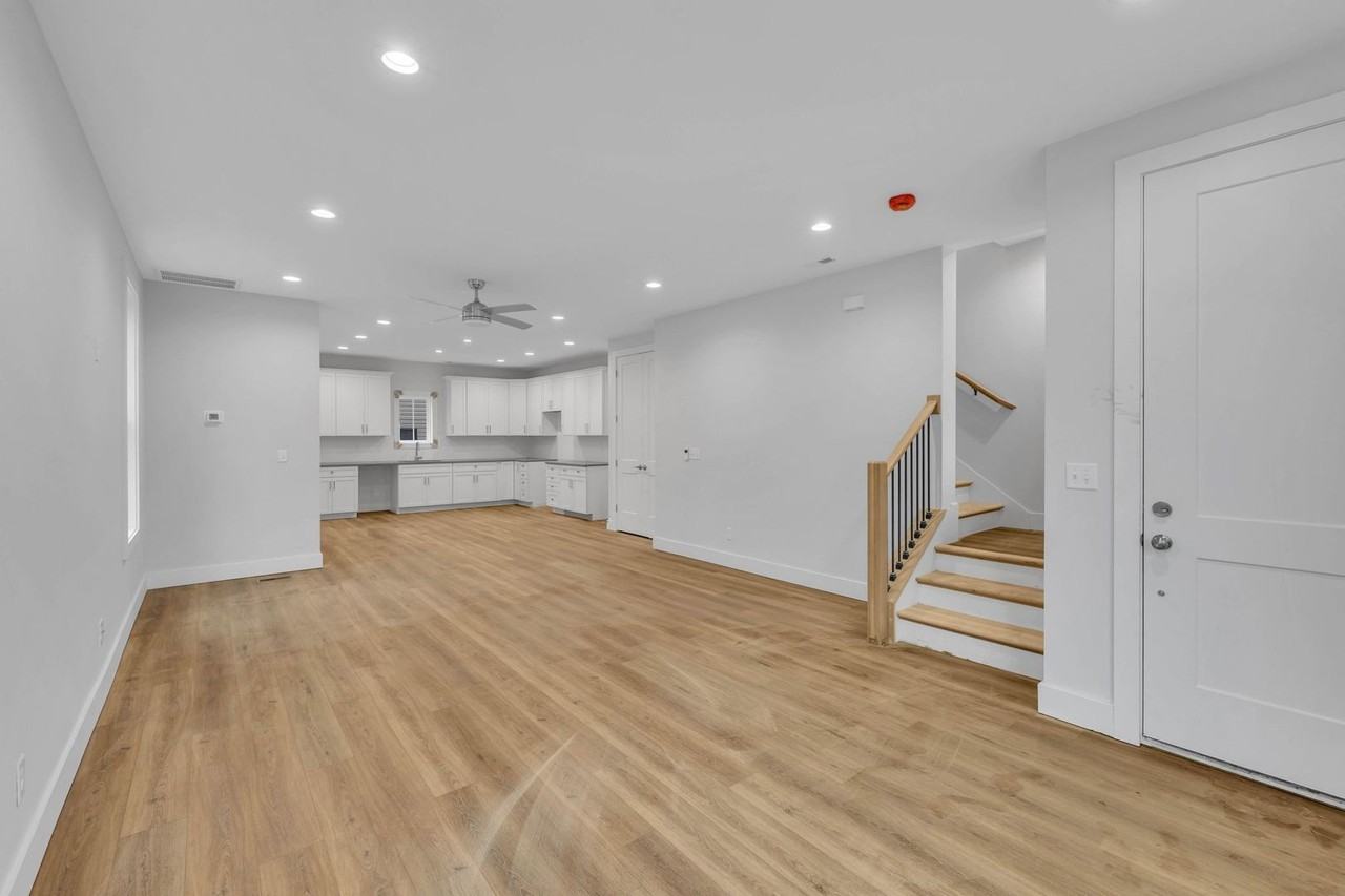 425A Veritas St - Photo 4 of 39