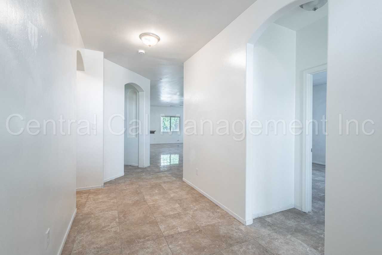 602 Voorhies Ln - Photo 3 of 25