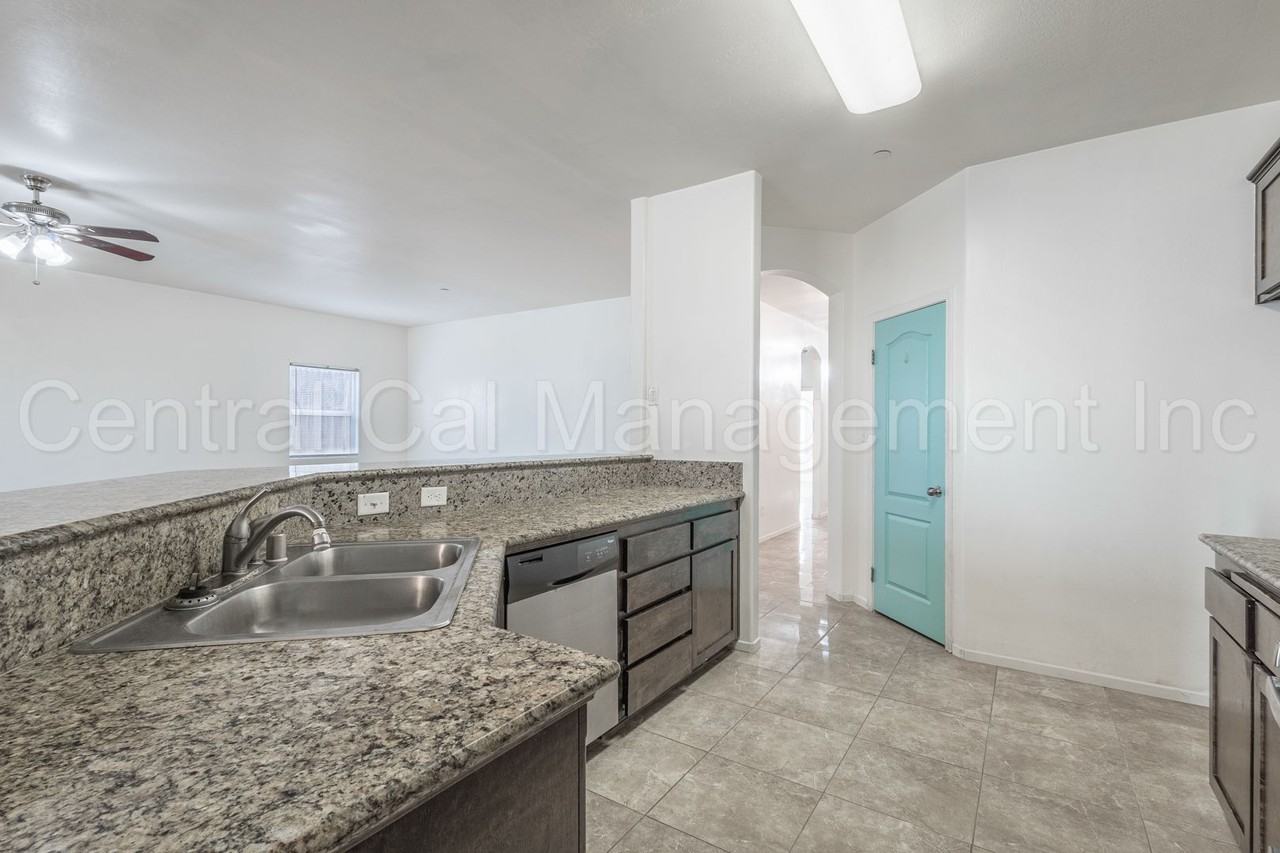 602 Voorhies Ln - Photo 5 of 25