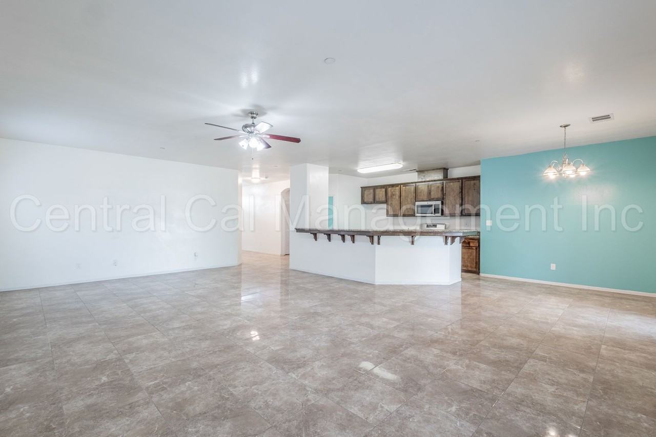 602 Voorhies Ln - Photo 7 of 25