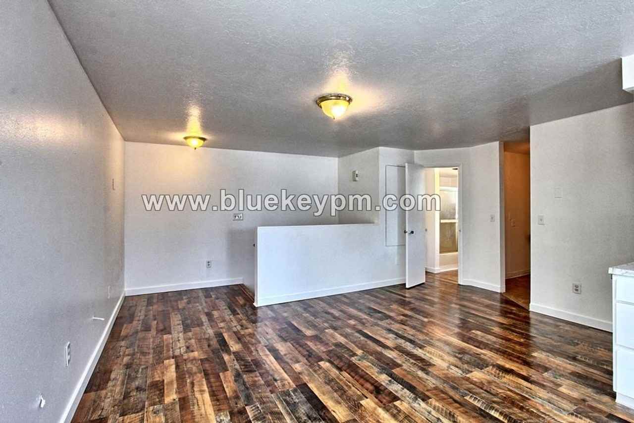 4716 Ne 108th Ave - Photo 4 of 10