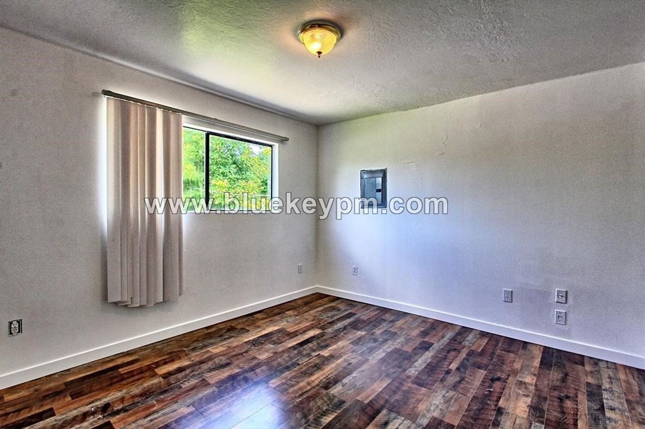 4716 Ne 108th Ave - Photo 5 of 10