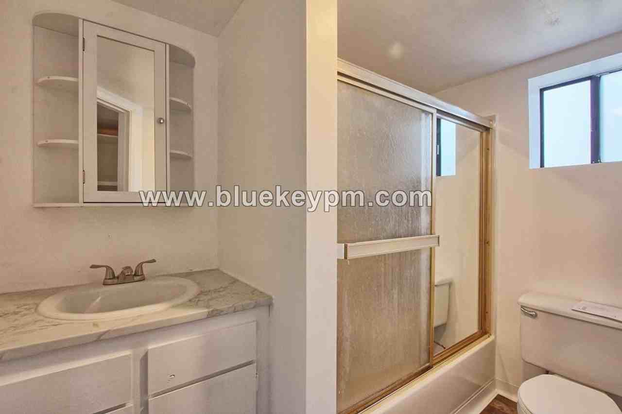 4716 Ne 108th Ave - Photo 7 of 10