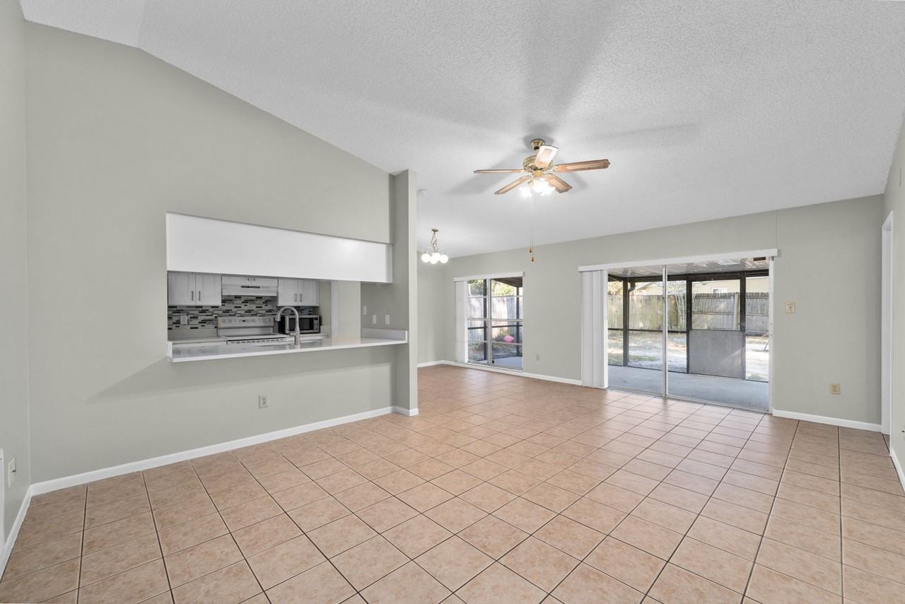 1602 Palm Leaf Dr - Photo 2 of 13