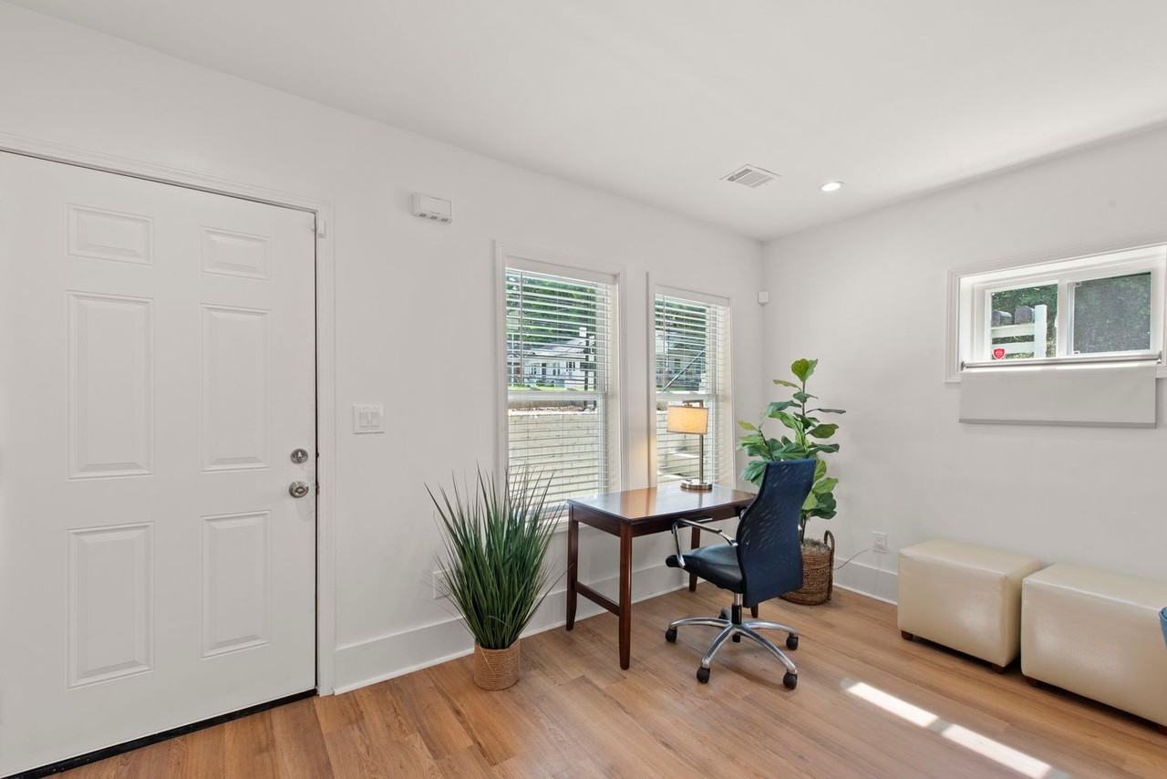 636 Francis Pl Nw - Photo 6 of 26