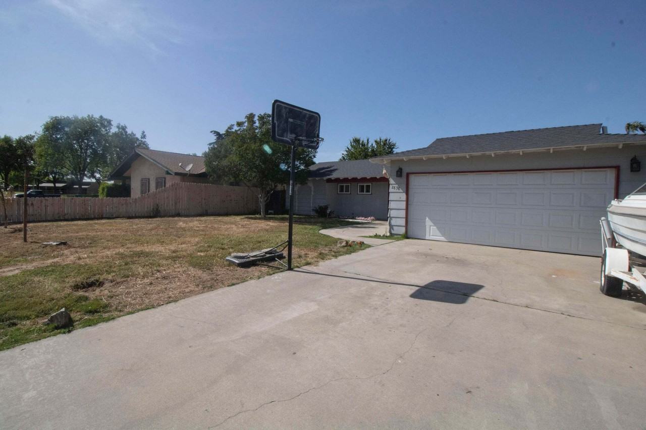 2838 W Monte Vista Ave - Photo 2 of 4