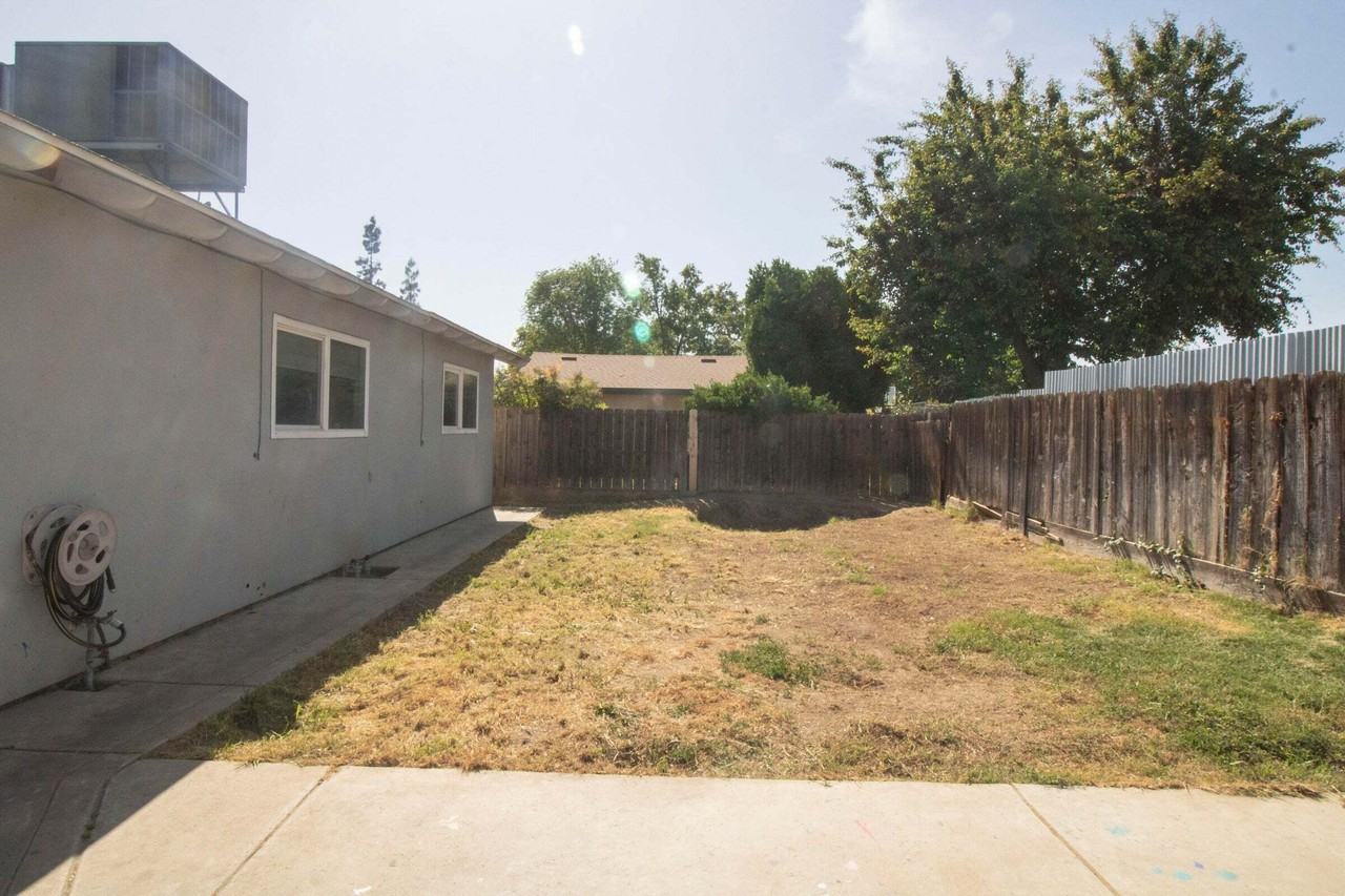 2838 W Monte Vista Ave - Photo 3 of 4