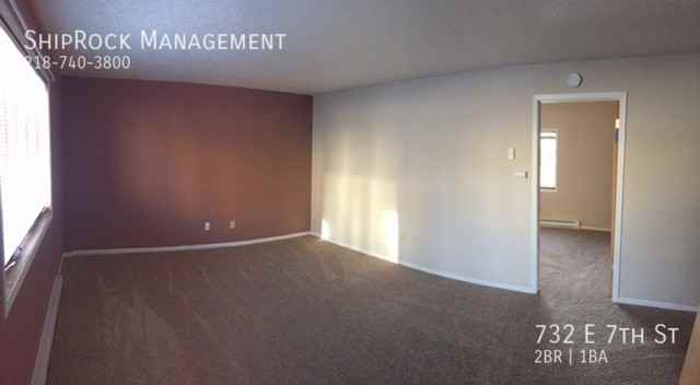 732 E 7th St - Photo 2 of 9