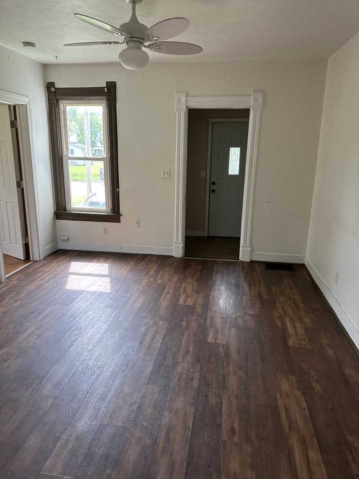 9th St #813 - Photo 2 of 4