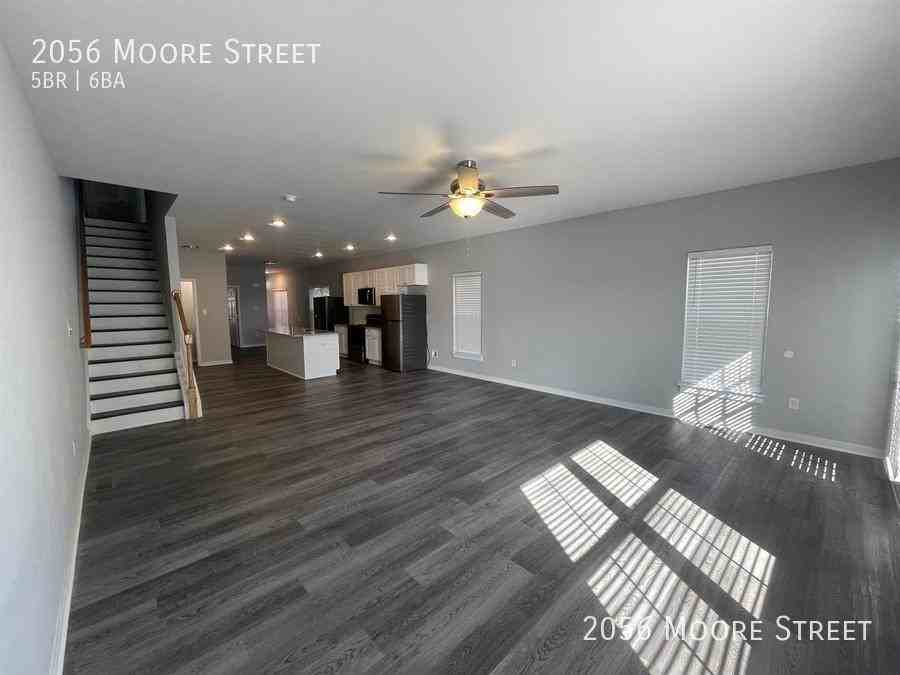 2056 Moore St - Photo 3 of 17