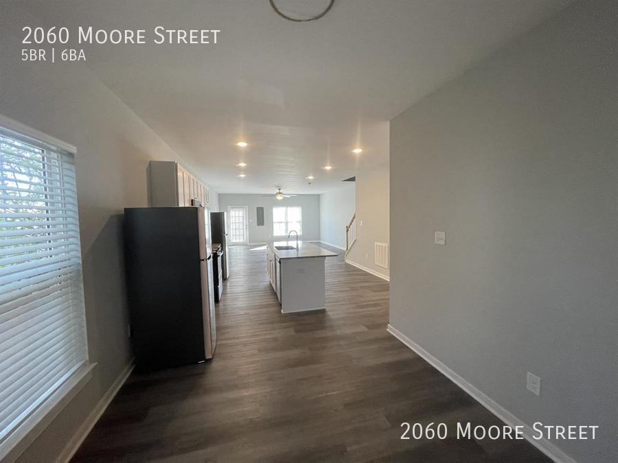 2060 Moore St - Photo 2 of 17