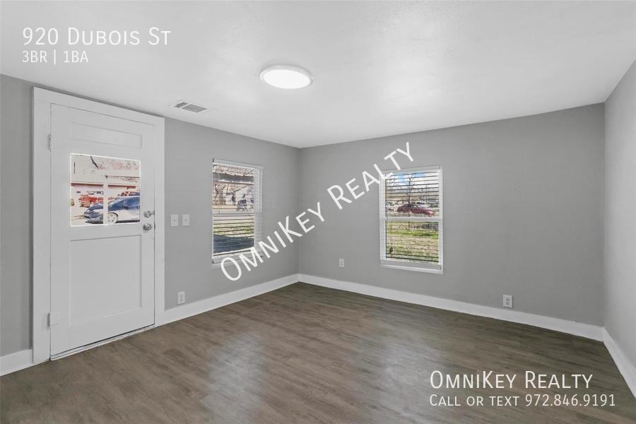 920 Dubois St - Photo 3 of 17