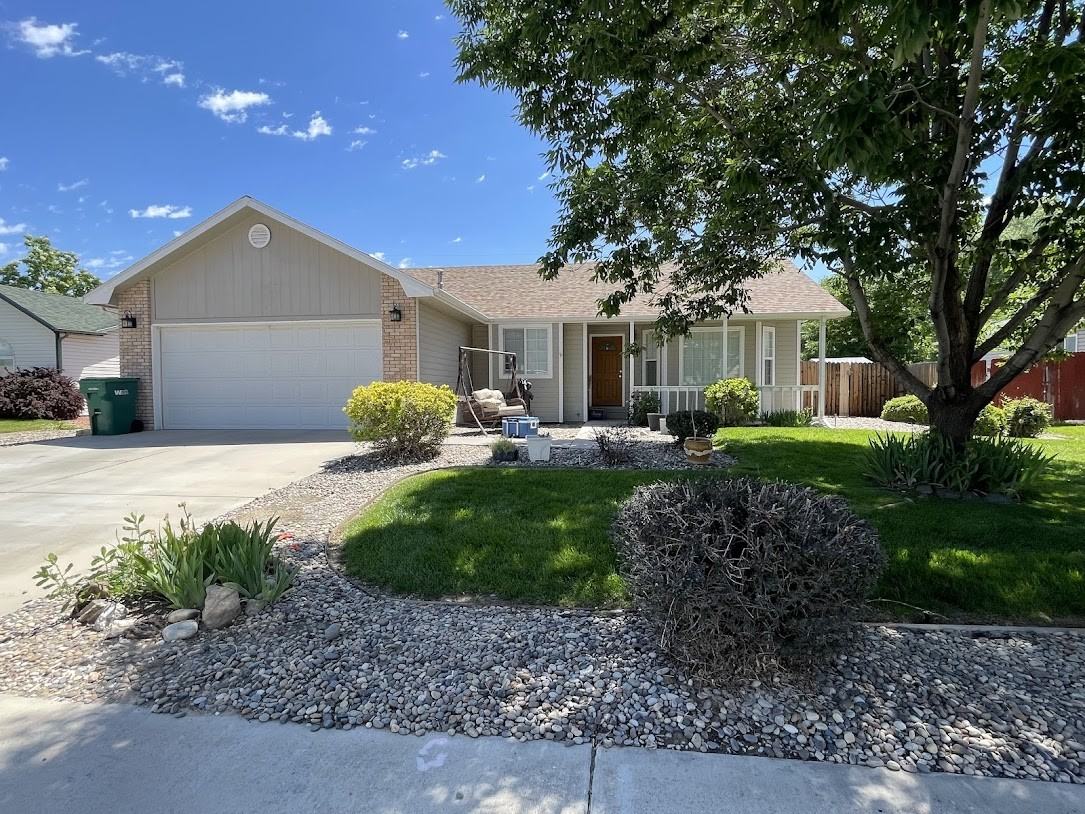 688 Pinyon Dr #NA - Photo 2 of 27