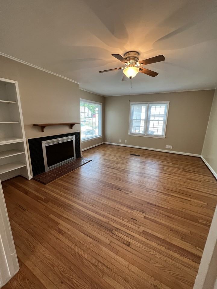 226 E 20th St #NA - Photo 2 of 19