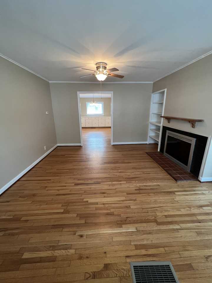 226 E 20th St #NA - Photo 3 of 19