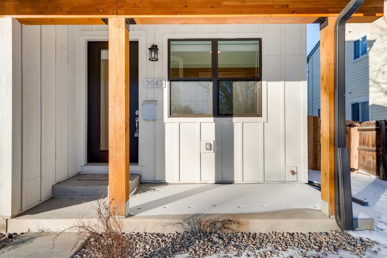 3043 S Delaware St - Photo 2 of 24