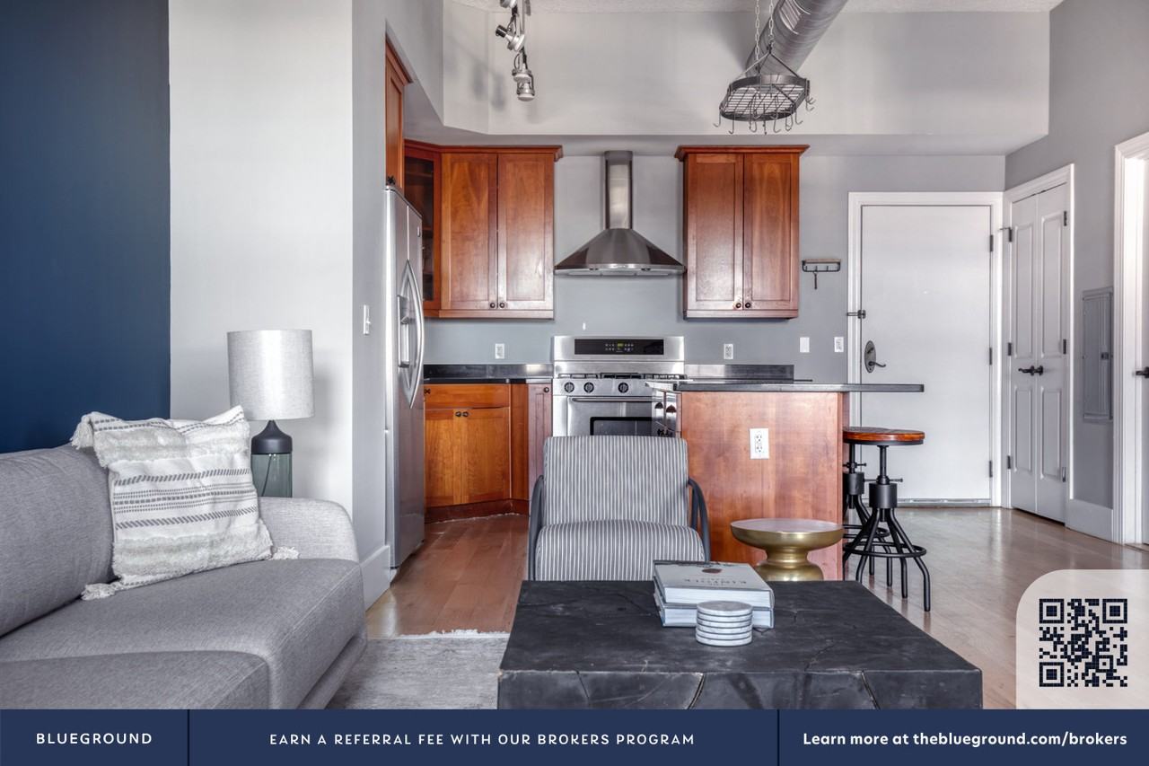 100 Paterson Plank Road - Photo 5 of 61