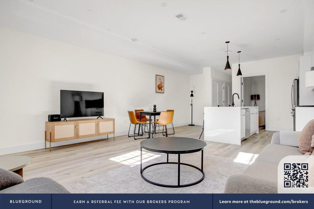 1012 Pennsylvania Avenue Southeast - Photo 4 of 23