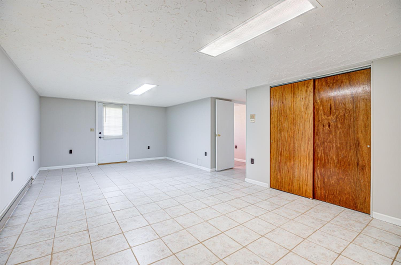 354 Schnebelt St - Photo 3 of 18