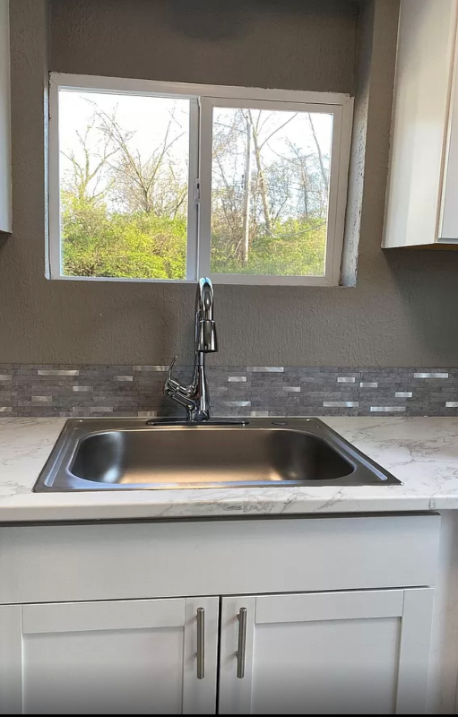 2555 Avalon Pl - Photo 3 of 22