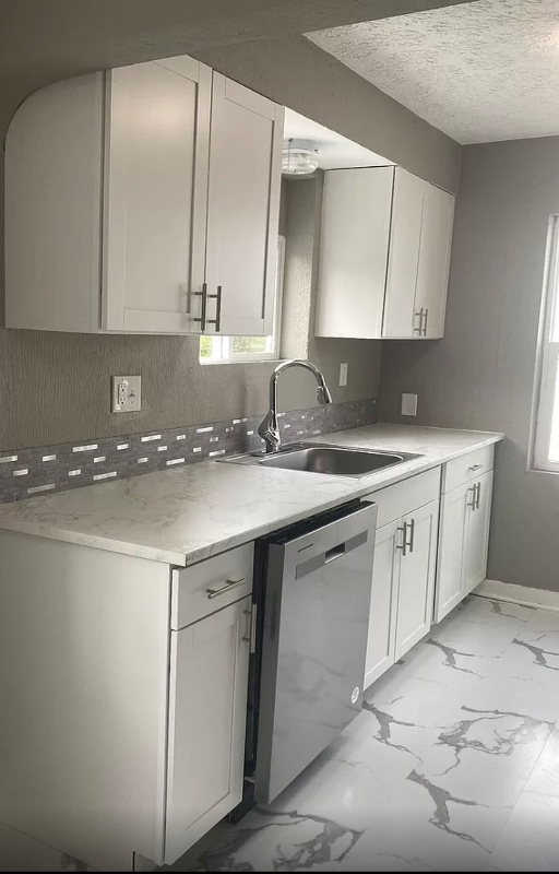 2555 Avalon Pl - Photo 4 of 22